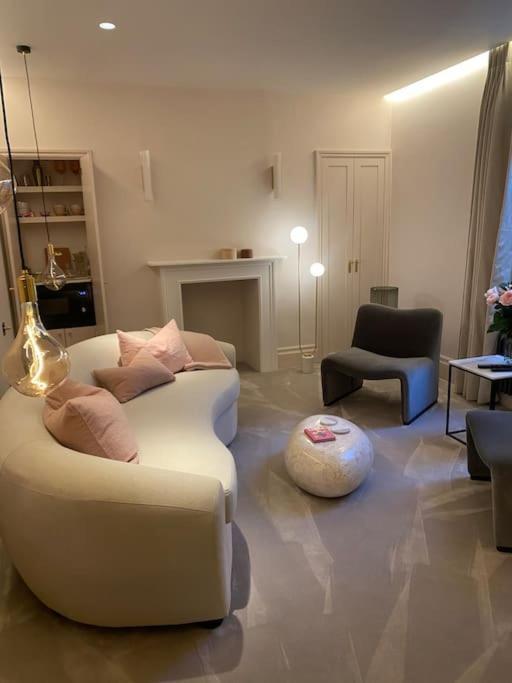 Luxury Georgian Apartment - 5 Minute Walk To Spa Bath Exterior photo